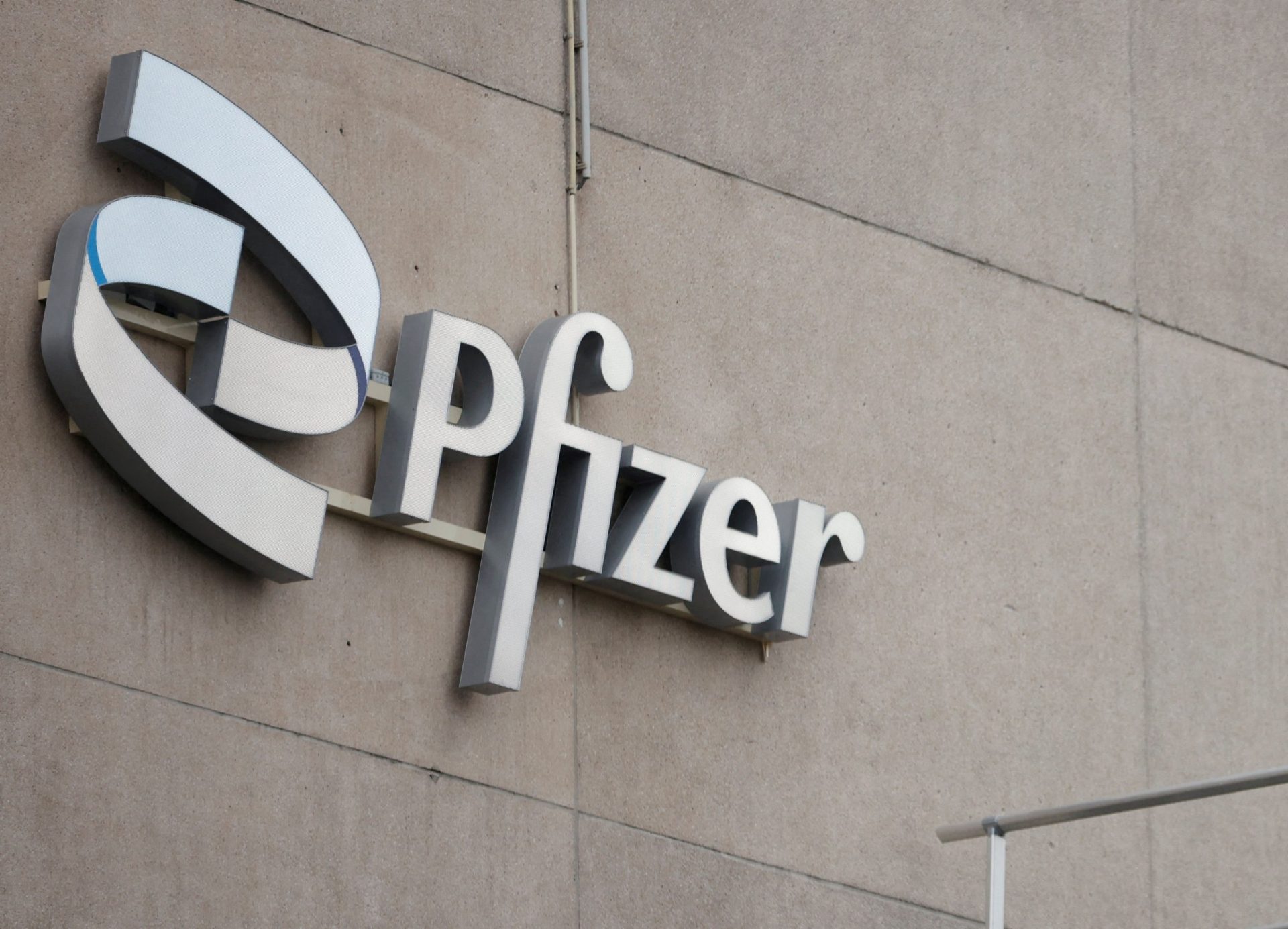 Pfizer CostCutting Move 500 Jobs Slashed at Kent Site